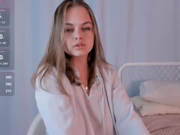 girl These Girls Are Your Sex Cam Fans When You Push Tokens with linnblowe