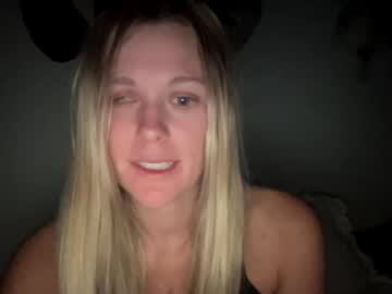 girl These Girls Are Your Sex Cam Fans When You Push Tokens with beachbabi