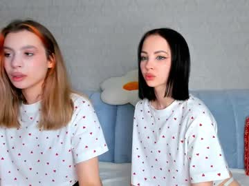 couple These Girls Are Your Sex Cam Fans When You Push Tokens with misseliss