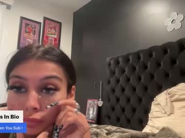 girl These Girls Are Your Sex Cam Fans When You Push Tokens with okolivia