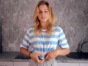 girl These Girls Are Your Sex Cam Fans When You Push Tokens with gillianengelby