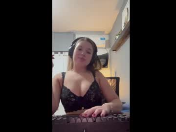 girl These Girls Are Your Sex Cam Fans When You Push Tokens with eemilyyyy19