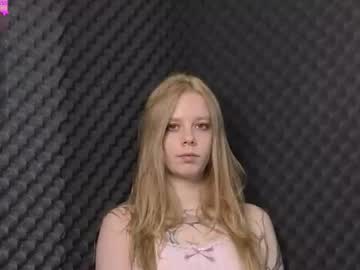 girl These Girls Are Your Sex Cam Fans When You Push Tokens with kitnessky